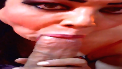 Shemale amateur fucks her boyfriend in a threesome