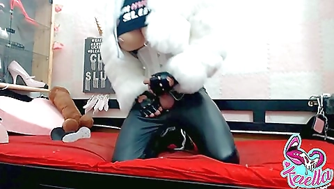 Big-assed babe with a tattooed ass fucked on the couch