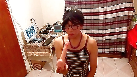 Mexican amateur video showing a slutty brunette sucking