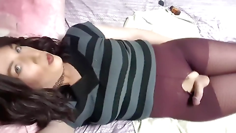 Amateur shemale handjob solo video with naked teen