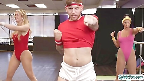 Tattooed girl in yoga pants is fucked in the studio