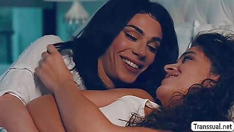 Busty stepdaughter gets her dick humped in a backyard