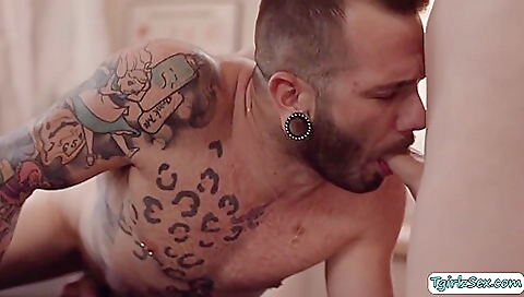 Sexy blonde with sexy pussy getting fucked in asshole