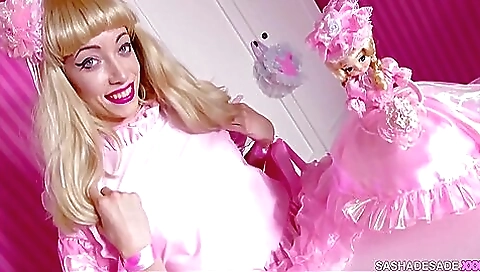 Blonde in pink lingerie enjoys a cum shot in her pussy